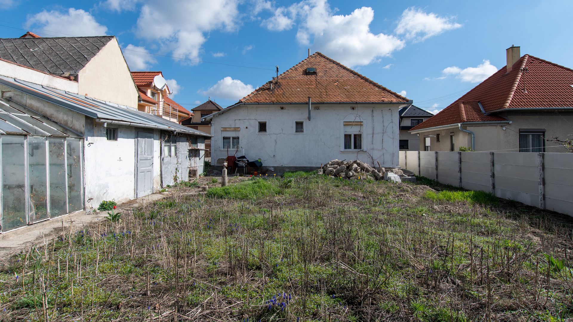 Pozemok v Rači so starým rodinným domom
