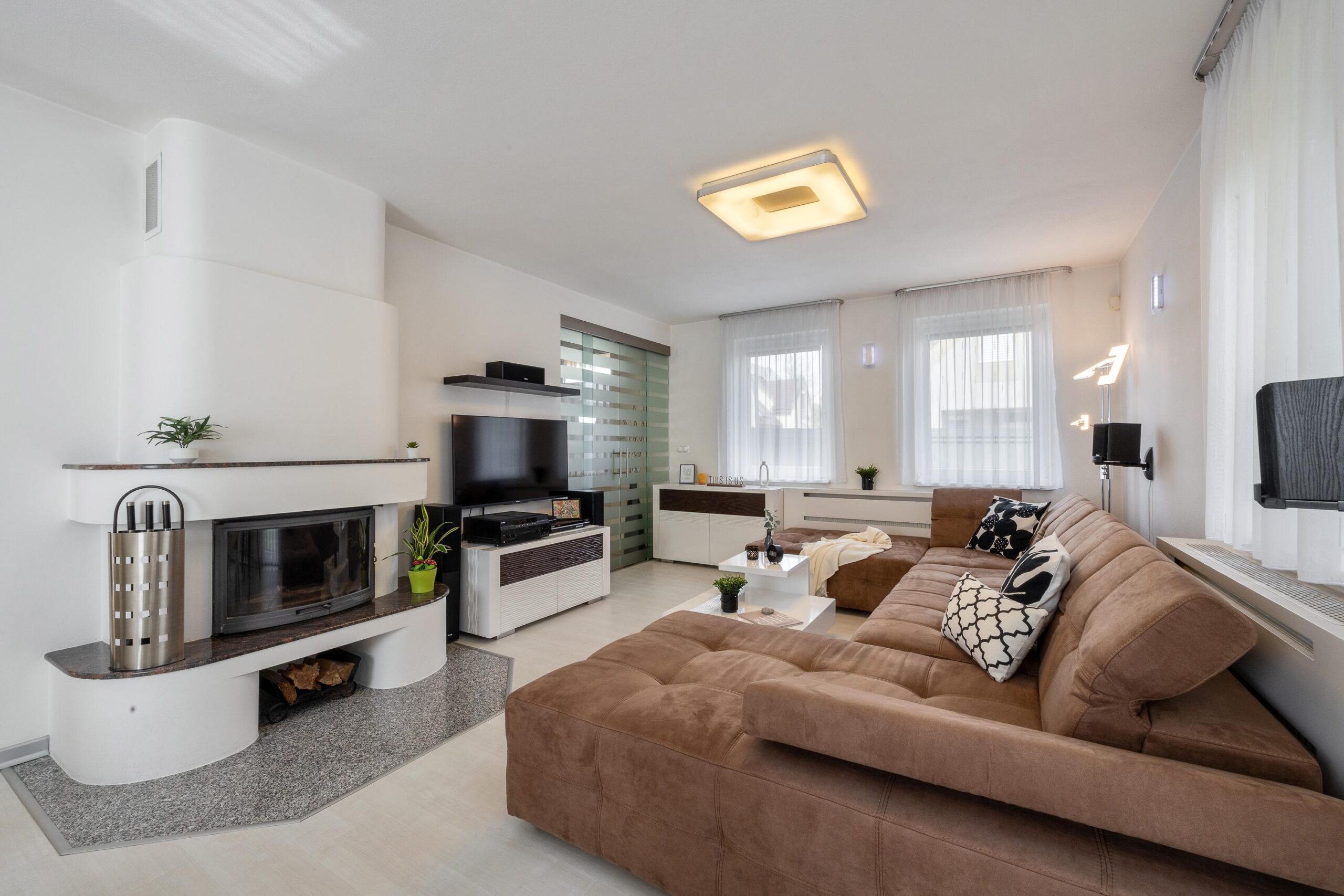 Priestranný, mestský dom na súkromnej ulici