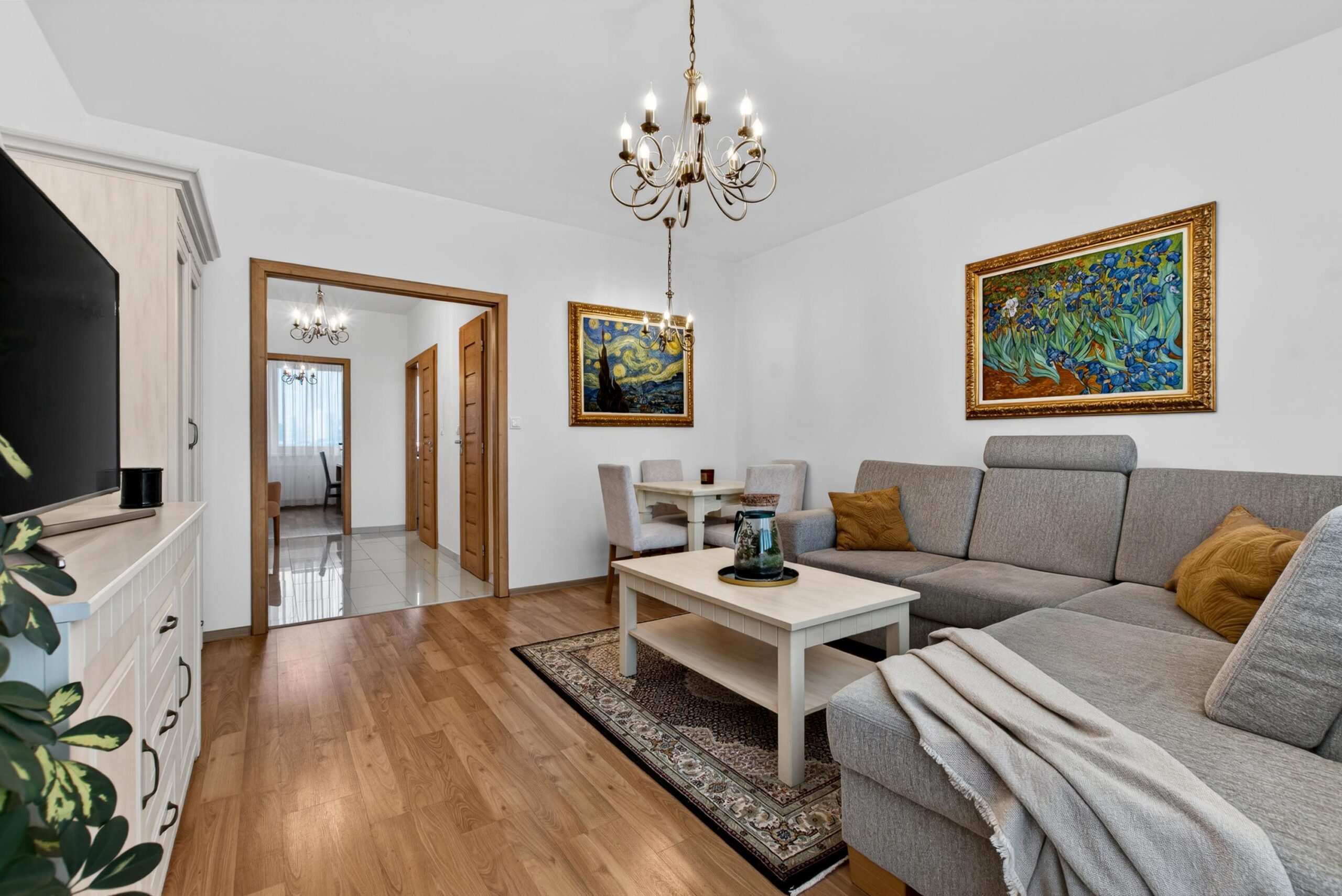 Zrekonštruovaný a zariadený 3-izbák s loggiou na začiatku Petržalky